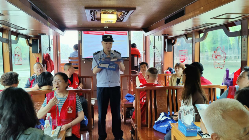 护航平安  扬帆运河 开启水上巴士反邪行--杭州市拱墅区天水街道开展反邪文化宣传449.png